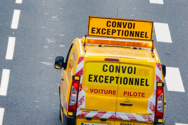 Voiture convoi exceptionnel